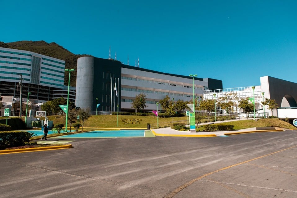 Universidad Tec Milenio
